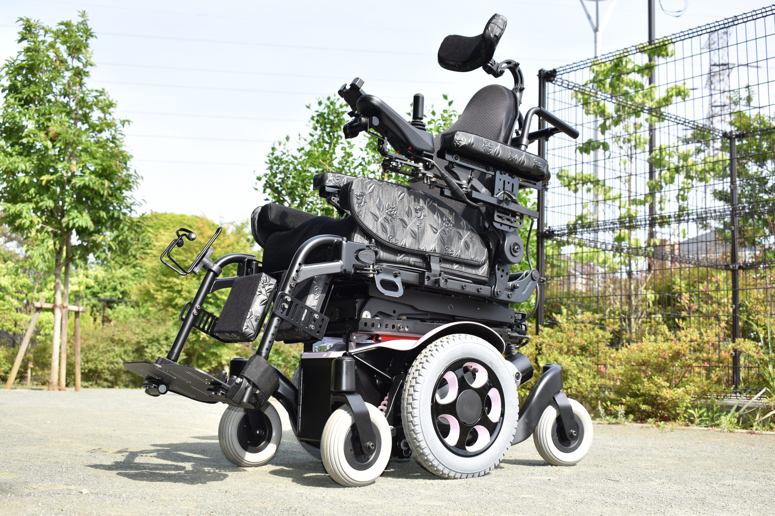 電動車いすにこだわりを | 株式会社コボリン
